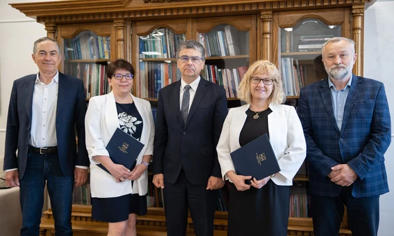 dr hab. inż. Janusz Juraszek, dr inż. Joanna Grzybowska-Pietras, JM Rektor dr hab. inż. Jacek Nowakowski, prof.  ATH, dr Agnieszka Zawisza-Raszka oraz dr hab. inż. Włodzimierz Biniaś.